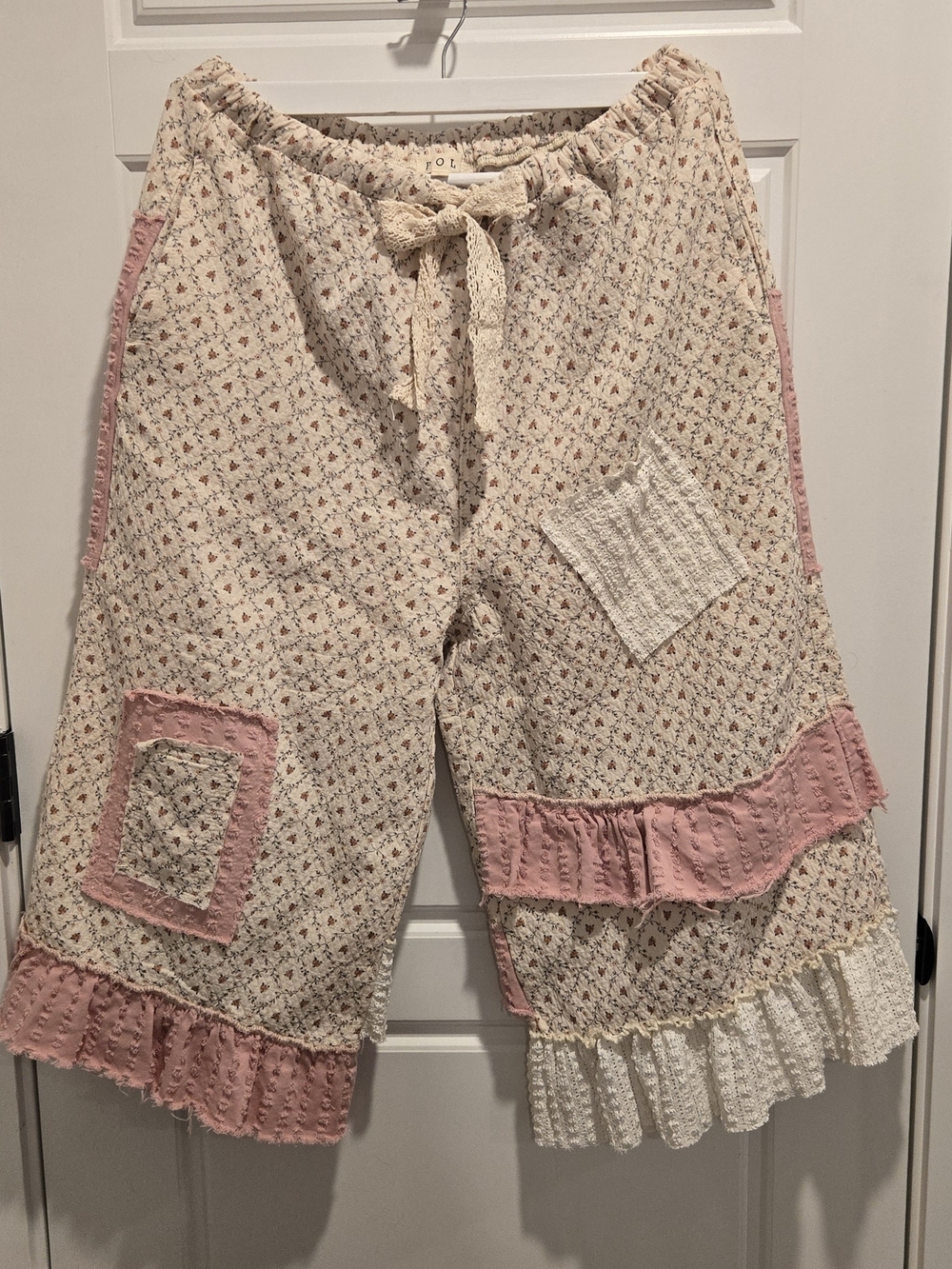 POL Floral Pants with Patches and Ruffle Details in Natural/Pink NWOT - Picture 2 of 7